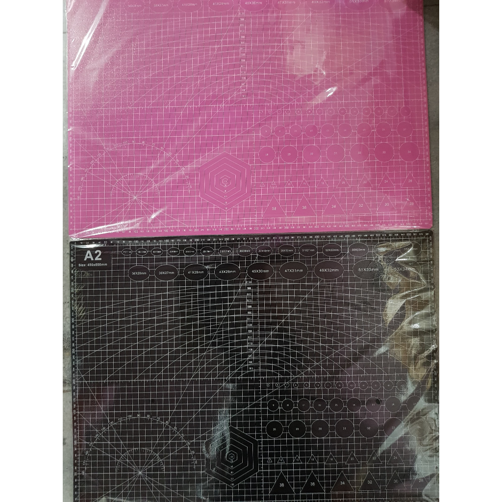 

Cutting Mat ukuran A2, made in taiwan, Kw-Trio 9Z202 (PINK, HITAM, HIJAU)