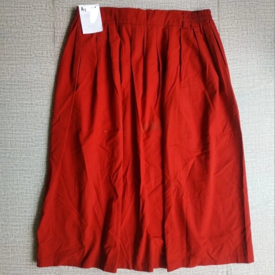 PRELOVED ROK PENDEK MERAH SD