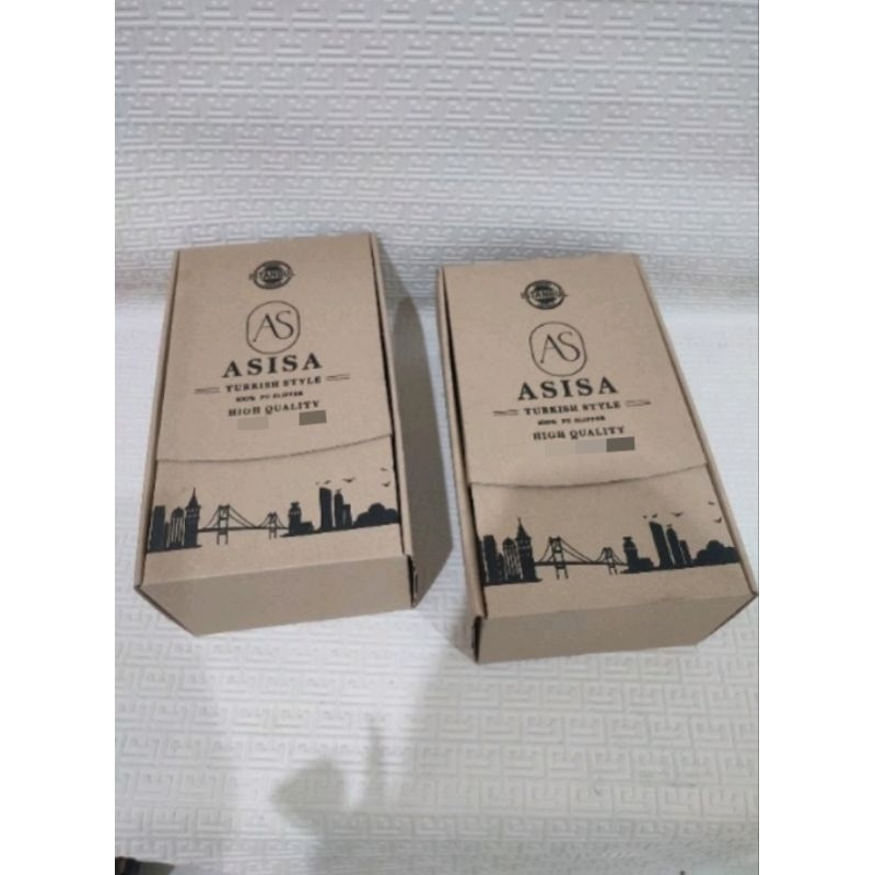 

Kardus untuk packing sendal jika ingin dikirim sebagai hadiah.