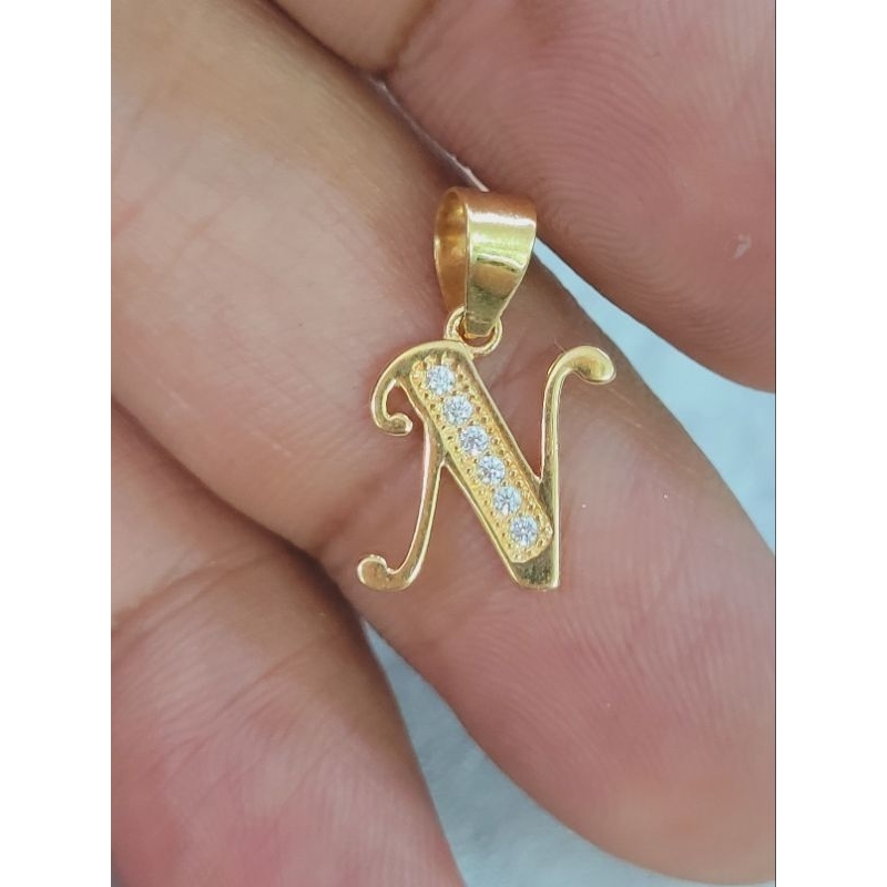 liontin emas 70 % 700 huruf N