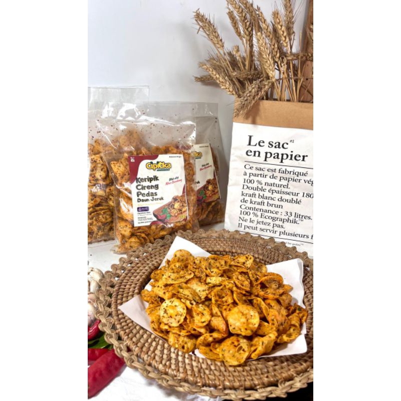 

Keripik cireng CIPIOKA pedas daun jeruk 225g