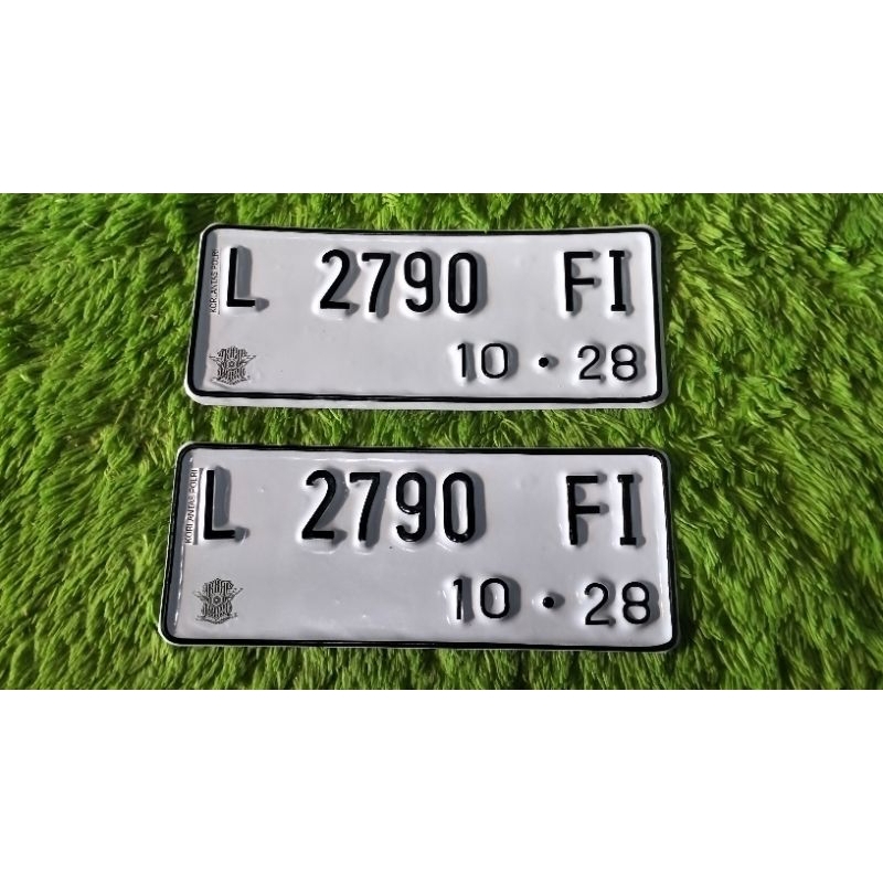 plat nomor sepasang motor