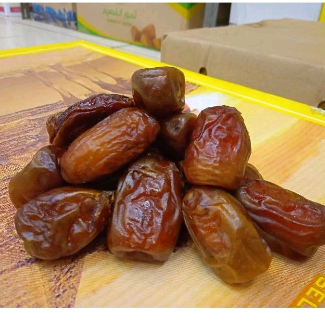 

Kurma Mesir Madu 1kg/kurma mesir curah/gizza dates/golden valley