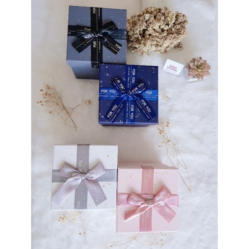 

GIFT BOX SQUARE BOX HAMPERS KOTAK KADO ULANH TAHUN KOTAK VALENTINE BOX KOTAK HADIAH BOX SOUVENIR BOX PITA