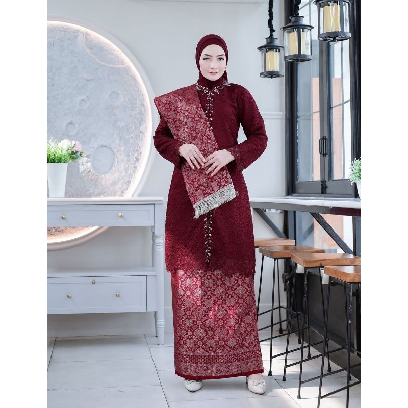 Kebaya Tunik Brukat Songket Selendang