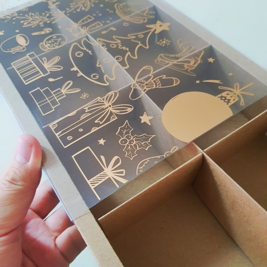 

( 5 pcs ) dus mika bening motif natal sekat 8 kotak packaging kemasan kue mochi, chiffon mini, fruit pie ukuran 32 x 17 x 4.5 cm