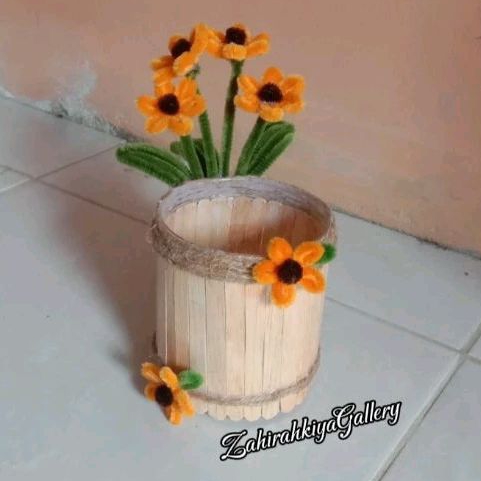 

Tempat pulpen dan pensil dari stik ice cream motif bunga kawat bulu/tempat pensil kekinian cantik dan unik/hiasan meja belajar