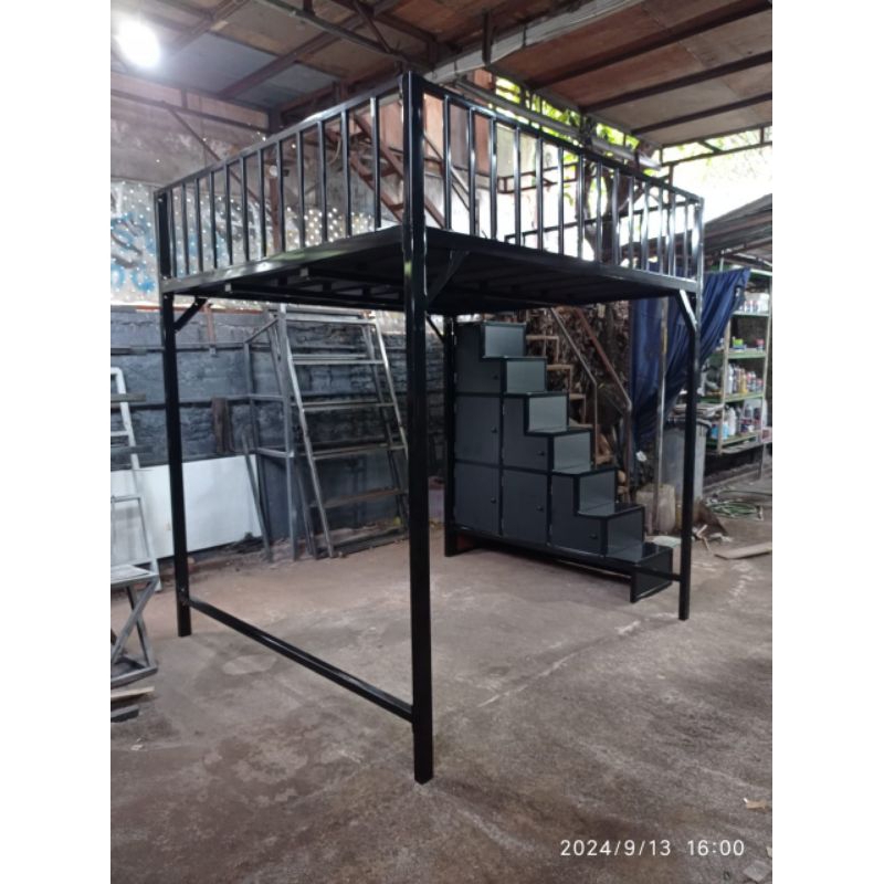 Mezzanine Ranjang Tingkat Besi Minimalis Nuansa Hitam Custom