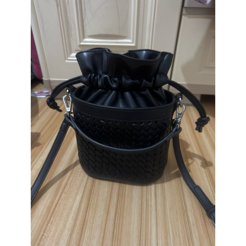Nyow Preloved (Tas Kulit Hitam lokal brand)