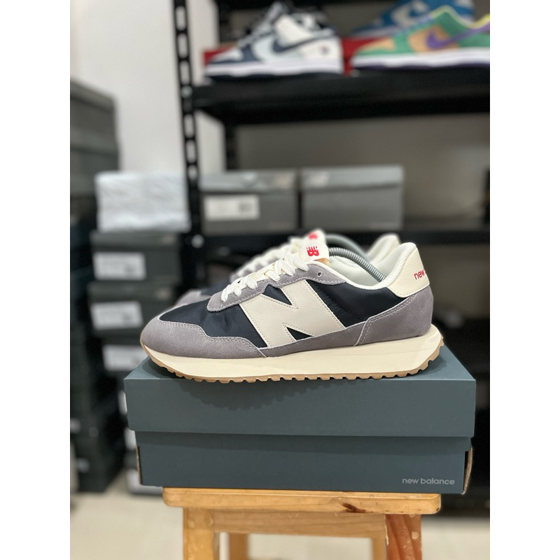 New Balance 237