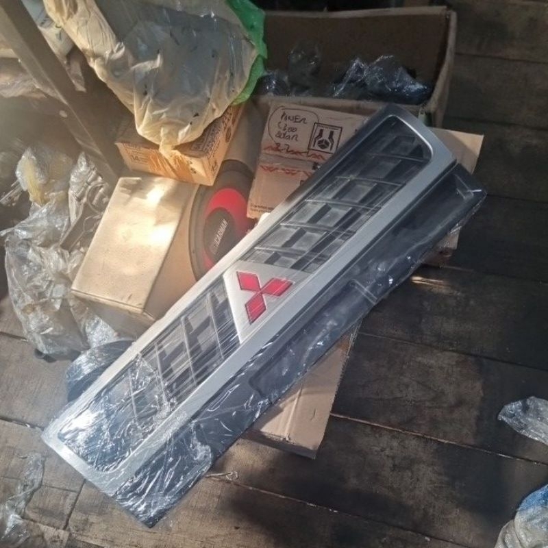 Gril depan L300 solar original
