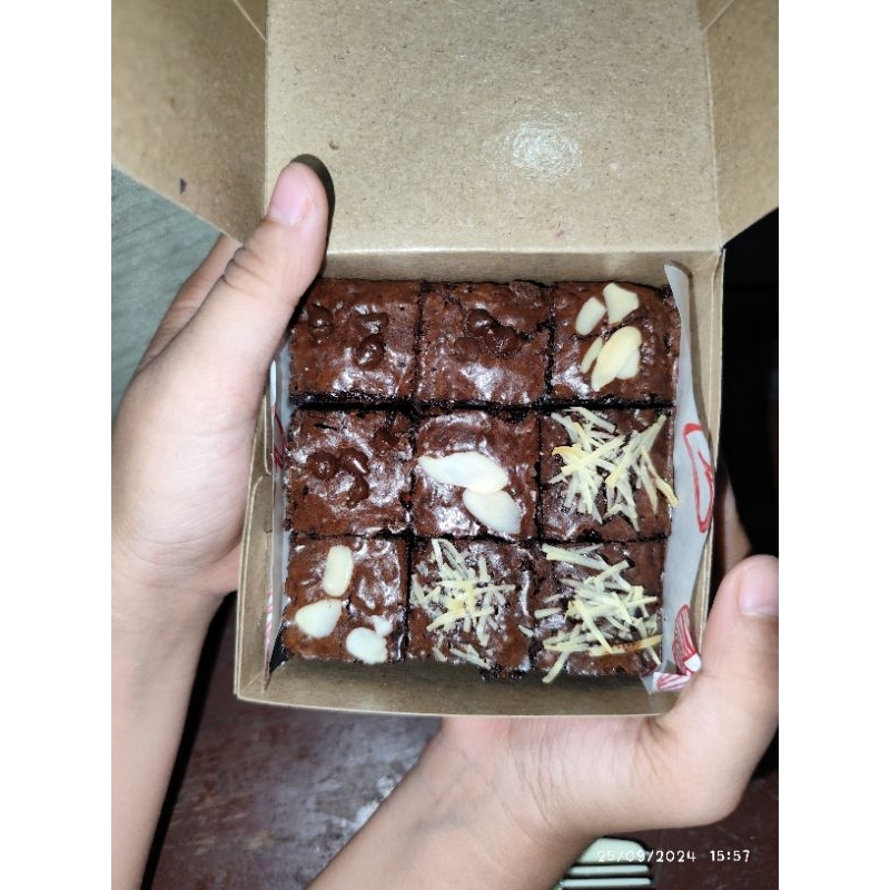 

Fudgy Brownis isi 9 pcs x 2 kotak