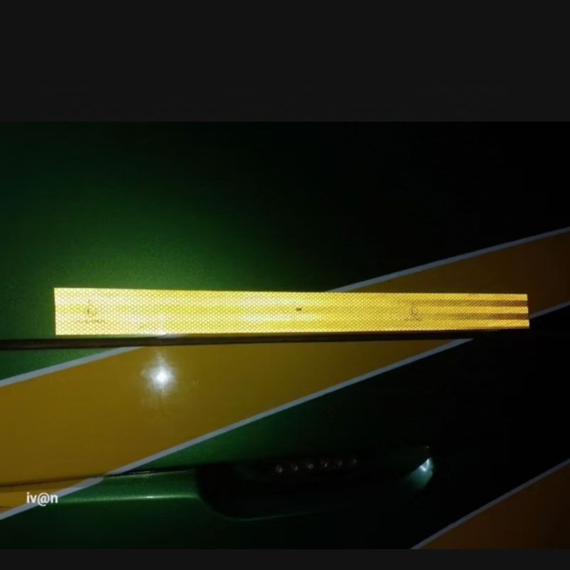 Stiker Reflektor nyala 3m pemantul cahaya stiker nyala stikermobil sticker reflektor P. 3 meter x 5c