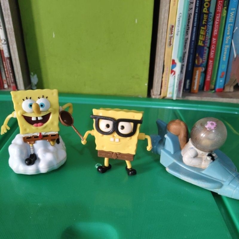 mainan figure SpongeBob and friends original viacom created and mcd