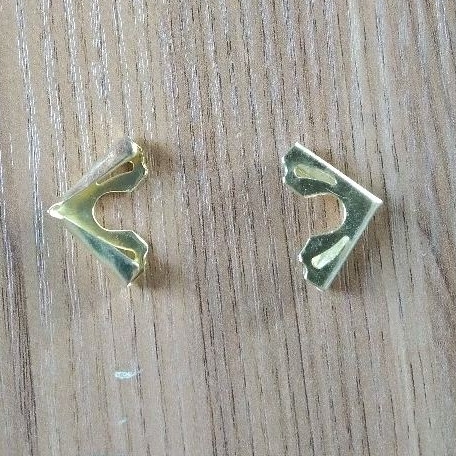 

Penyudut buku .. enyudut untuk hardcover sehingga tampak ibdah dan lebih aman., sudut tidak mudak rusak dan menekuk