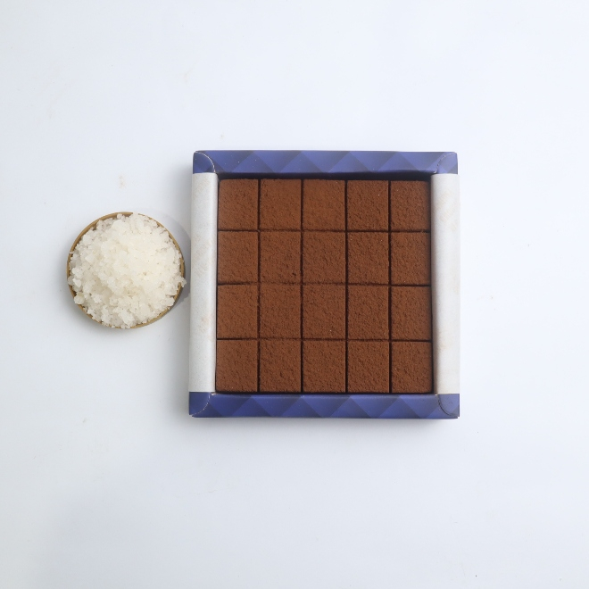 

XIUJANK NAMA CHOCOLATE MIX MILK & SEA SALT