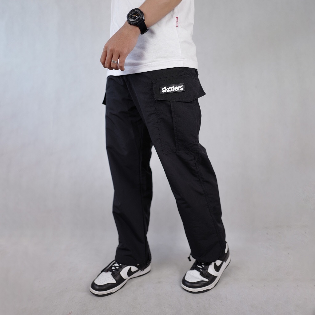 Celana Cargo Pria Panjang Bahan Parasut Skaters - Hitam