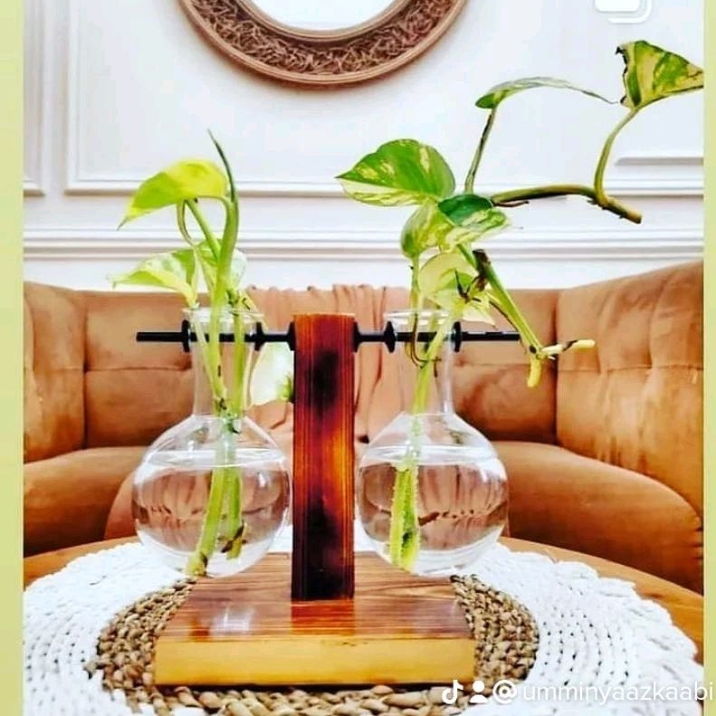 doble vas sejajar motif kayu coklat tanaman air