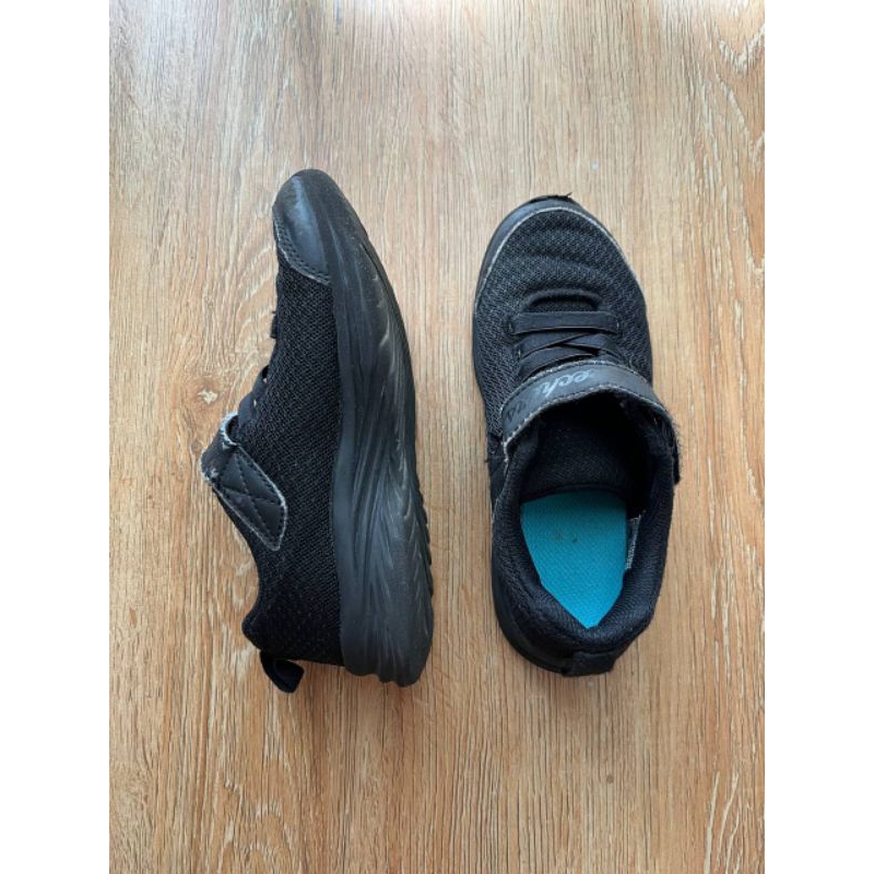 SKECHERS - Sepatu Hitam Anak Sekolah Preloved