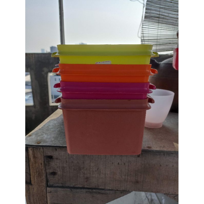 rantang Tupperware 4 susun + tutup & tali rantang