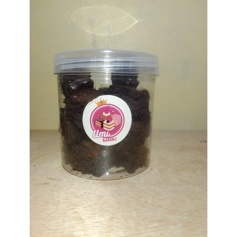 

FUDGY BROWNIES, TEMAN NYANTAI SAAT REBAHAN, PRODUK BY@UMIBAKERY