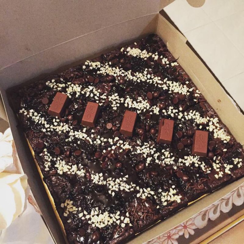 

[BR34][GLUTEN FREE][BISA CUSTOM]Brownies Fudgy Dark Chocolate Topping chocolate dan kacang / Hampers Kue Ulang Tahun/Fudgy Brownies dark chocolate /Brownies panggang/kue/Brownis/Hampers lebaran Idul fitri/Kue lebaran/Jajan Lebaran