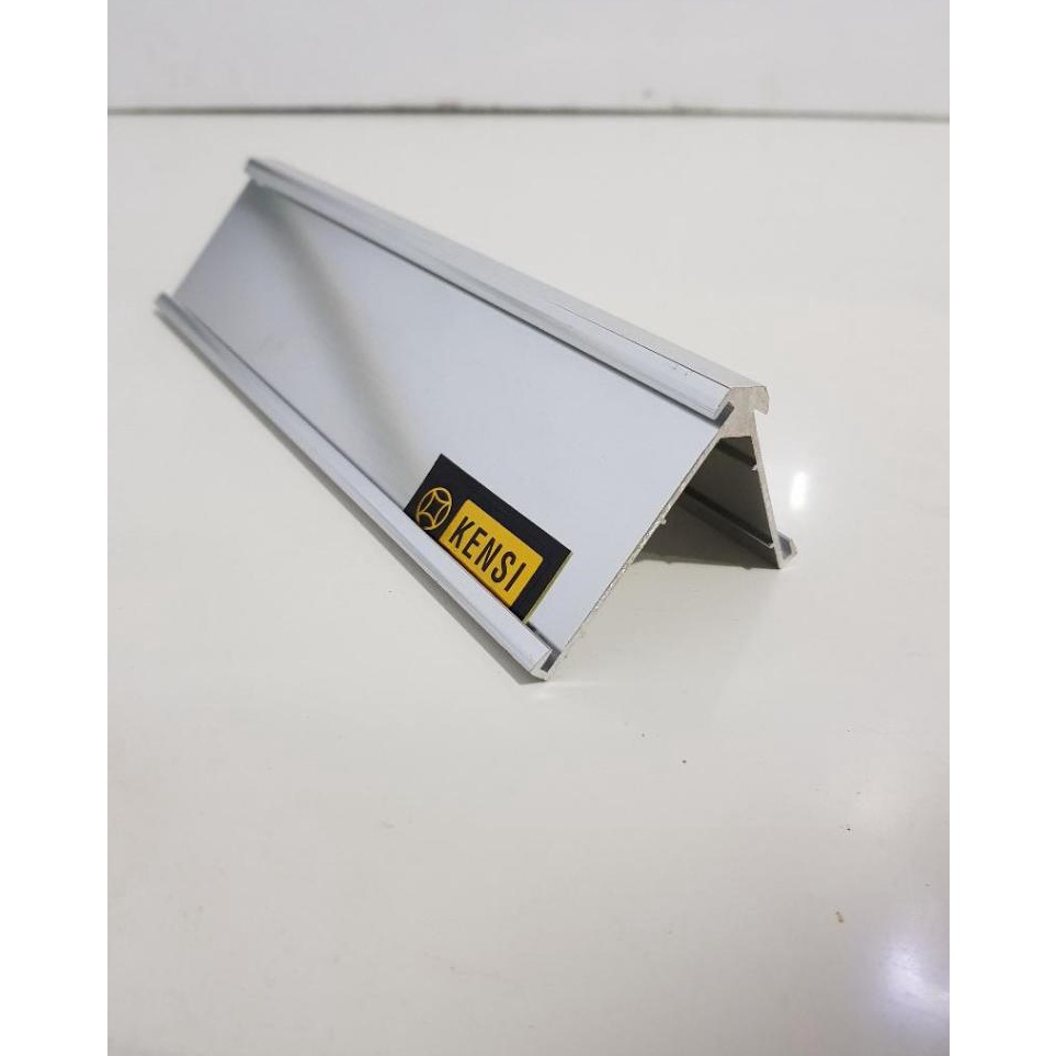 

KODE N2E4 Papan Nama Meja Segitiga Alumunium