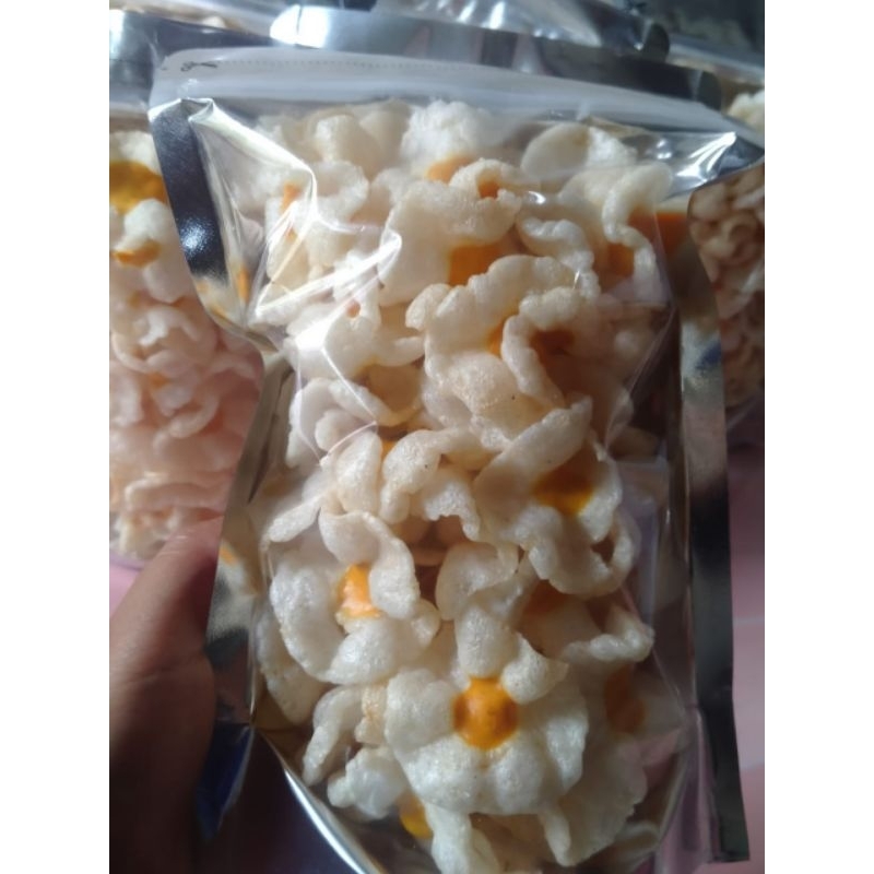 

krupuk telur asin