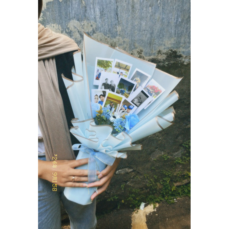 

Buket Bunga & Polaroid – Momen Manis dalam Genggaman | Lusiana’s Choice