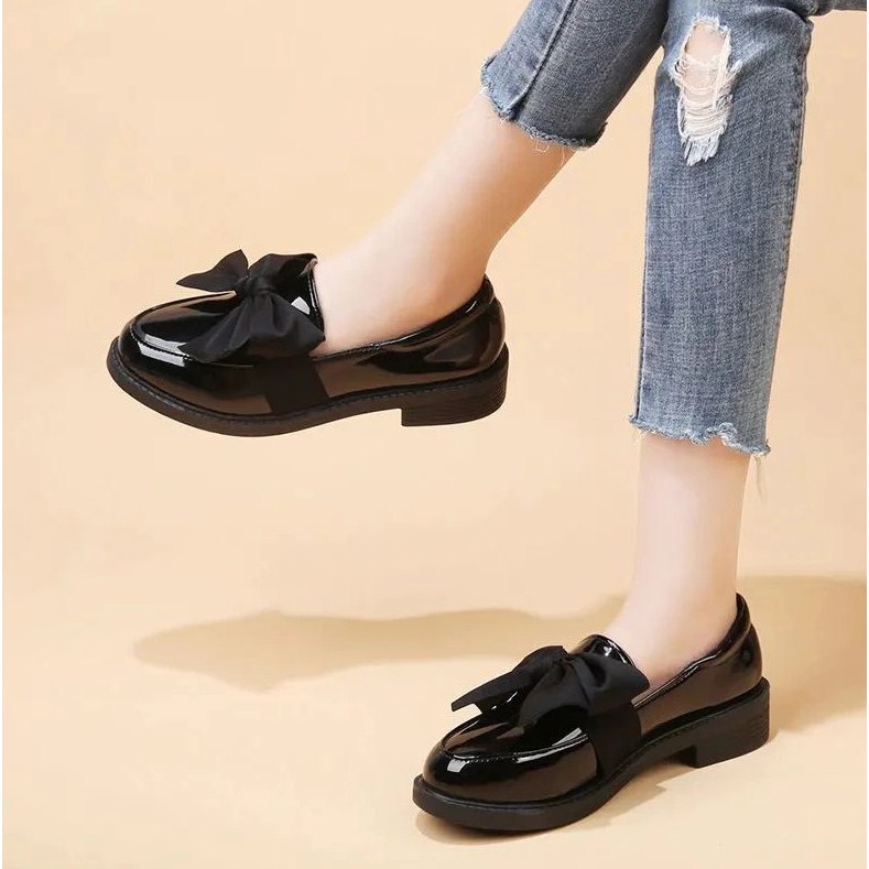 SEPATU HITAM GLOSSY WANITA FASHION KOREA PITA BESAR SEPATU PANTOFEL DOCKMART OXFORD LOAFER FASHION K