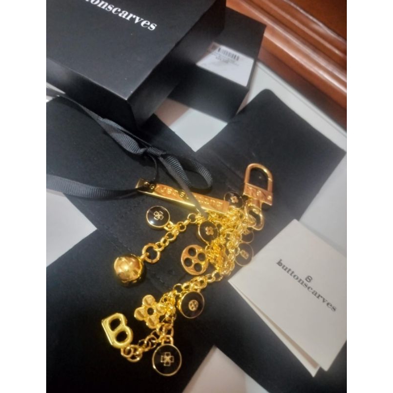 MONOGRAM BAG AND KEY HOLDER BUTTONSCARVES