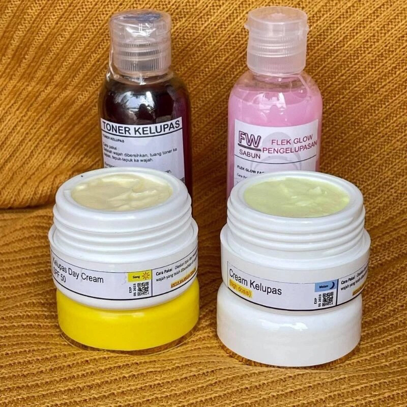 PAKET FLEK KELUPAS 4PCS/ FACIAL WASH+TONER+CREAM KELUPAS SIANG+CREAM KELUPAS MALAM