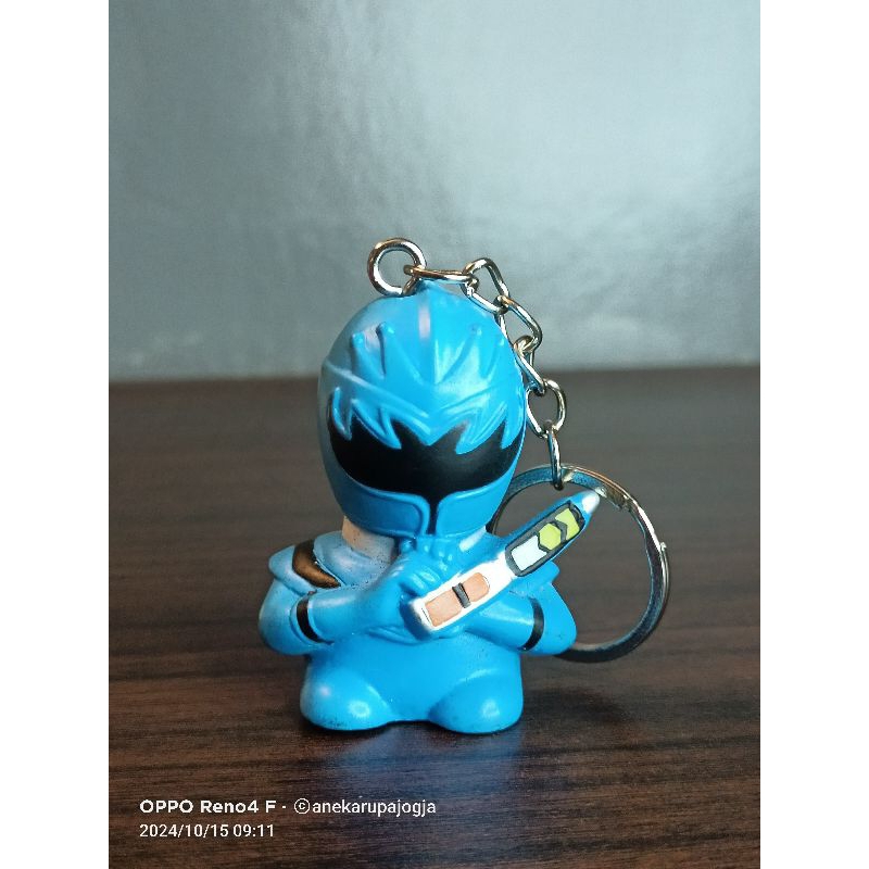 gantungan kunci power rangers biru