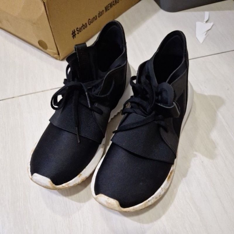 Preloved sepatu adidas wanita ori