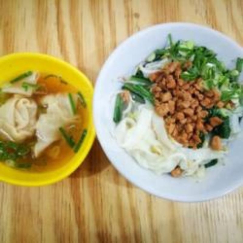

Kwetiau Ayam Pangsit