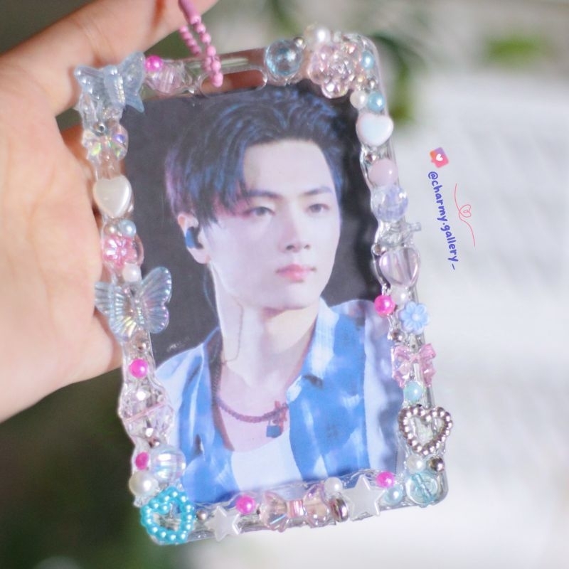 

Aesthetic Card Holder Photocard KPop - Charmy Gallery, CAHOL card holder toploader photocard idol K-Pop Deco cream manik manik, Tempat PC lucu, Card Holder akrilik decoration