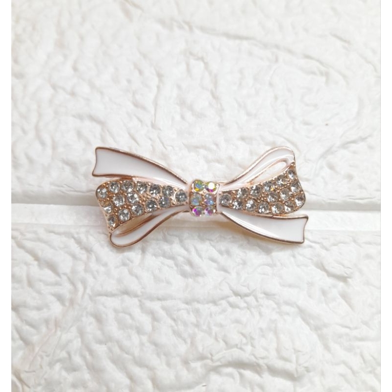 Bros Hijab/Pin Hijab/Peniti Hijab/Hiasan Hijab Motif Pita Putih Gold