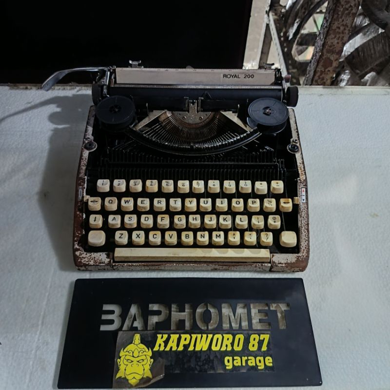 Mesin Ketik Jadul Royal 200 Bekas Original