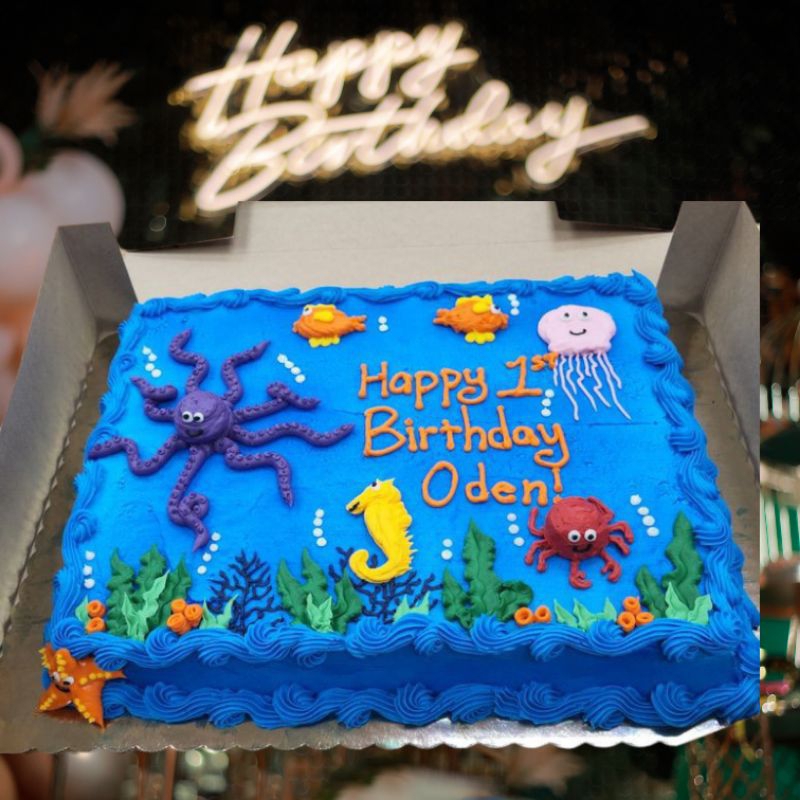 

cake custom koi kotak