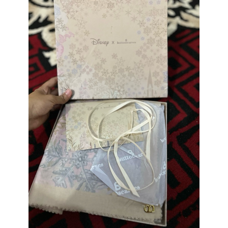 Preloved Buttonscarves comes with Box. RARE ITEM Frozen, El mar minorca, Malaya, Maharani, Newyork R