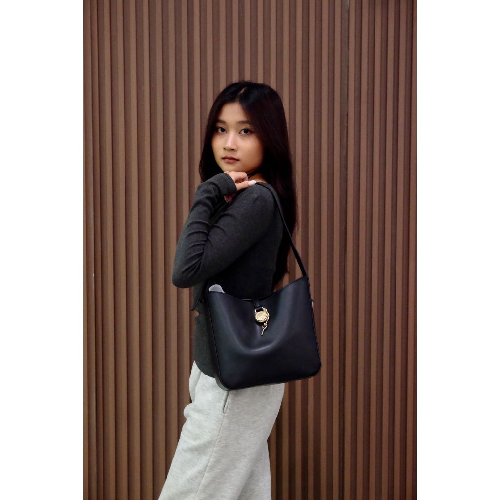 MK LYRA BUCKET BAG BLACK