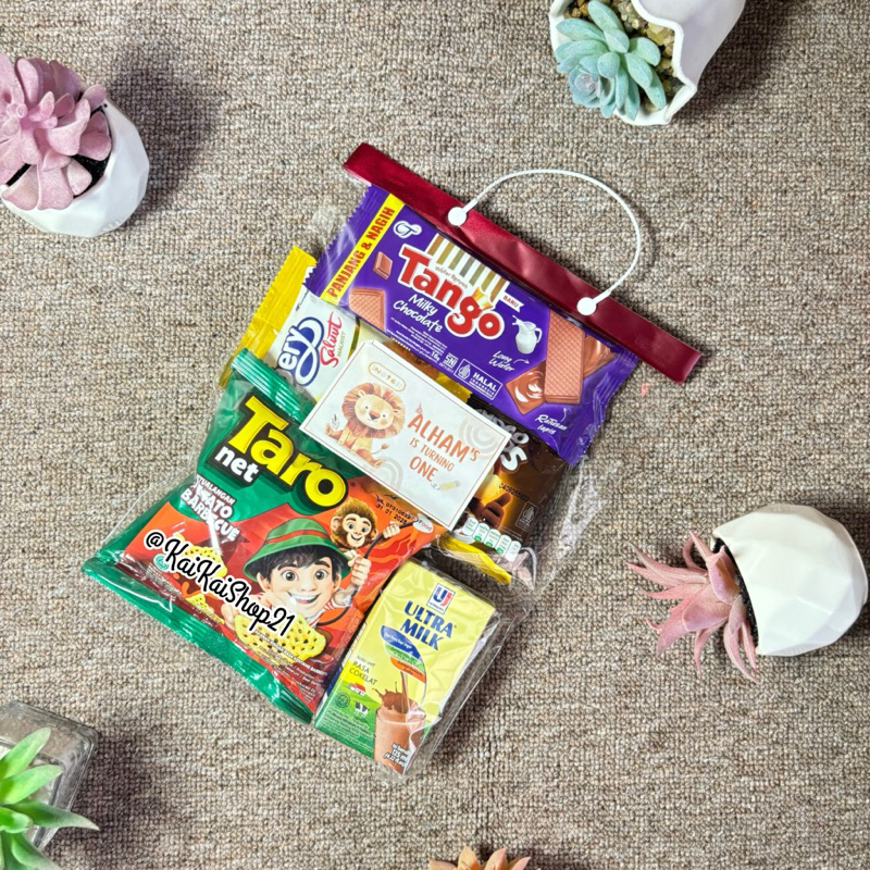 

Hampers Snack Ulang Tahun(FREE STICKER UCAPAN)