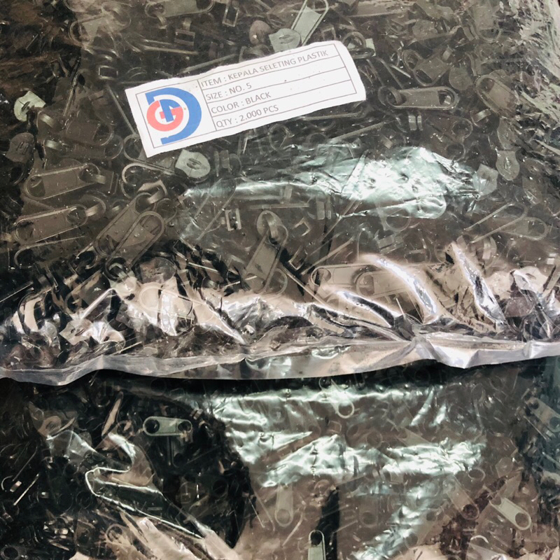 Kepala resleting plastik hitam No.3 dan No.5