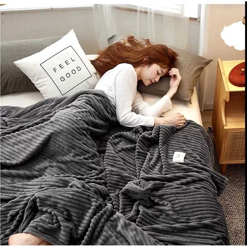 Selimut Bulu Dewasa Embos Salur Tebal Polos 180x200 Berkualitas