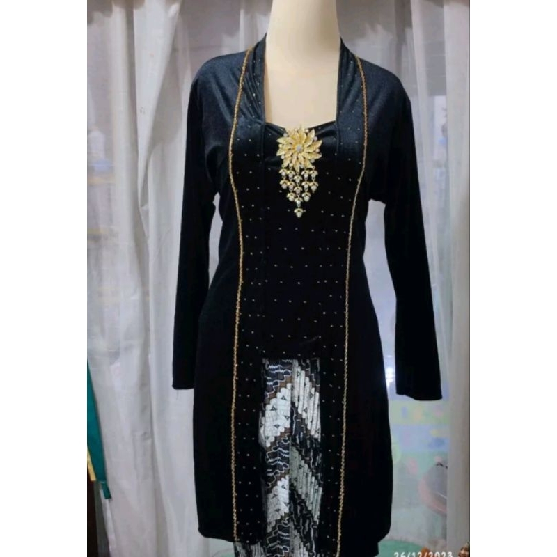 Kebaya KutuBaru Bludru/Kebaya KutuBaru Payet Panjang