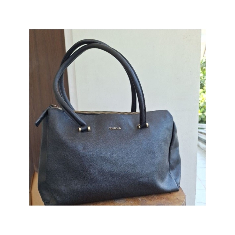 tote bag furla Genuine leather hitam preloved
