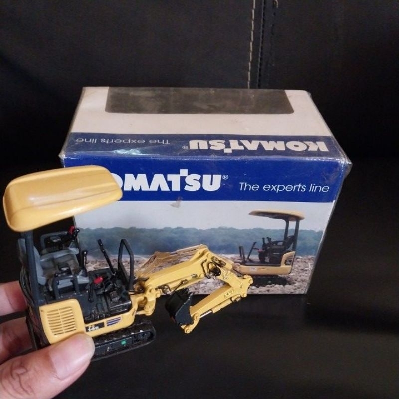 DIECAST 1:32 KOMATSU PC 14R