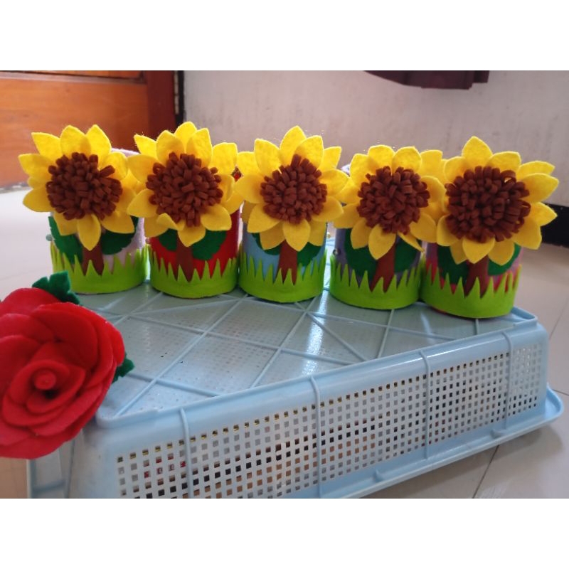 

prakarya tempat pensil/prakarya daur ulang kaleng bekas/hasta karya