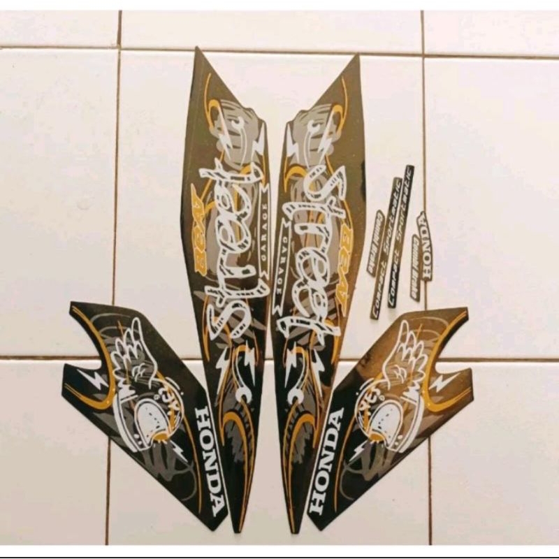 Striping motor / Les body Honda Beat street 2022