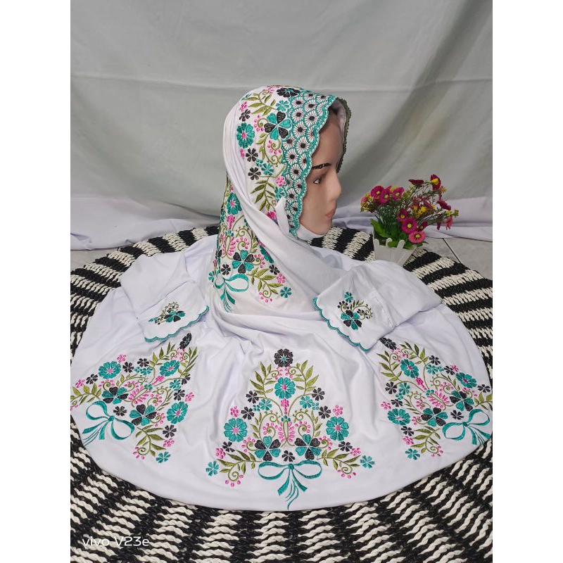 Mukena terusan/lajuran bordir bunga warna putih